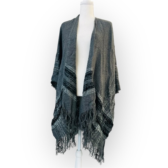 Gray Plaid Knit Ruana Cape Wrap Poncho - Picture 1 of 6